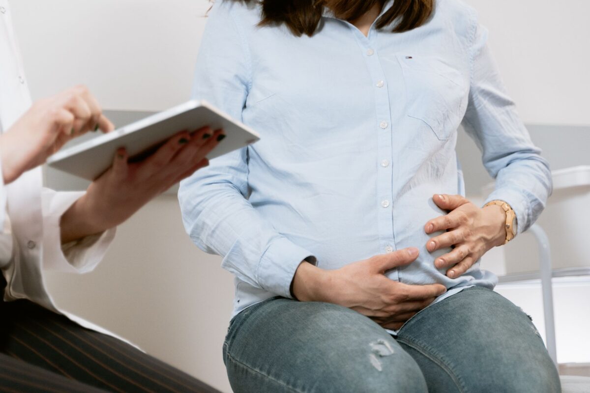 Ménopause : les sages-femmes pourraient bientôt prescrire le traitement hormonal